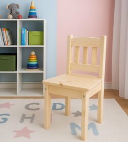 Dětská židlička z masivu borovice