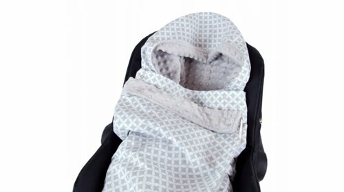 Zavinovací deka do autosedačky šedá/maroko