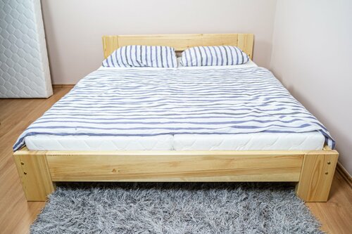 Postel Káťa z masivu borovice 4 cm - 140x200 cm + rošt ZDARMA