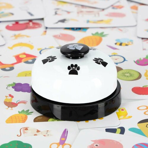 Rodinná karetní hra s obrázky a zvonkem