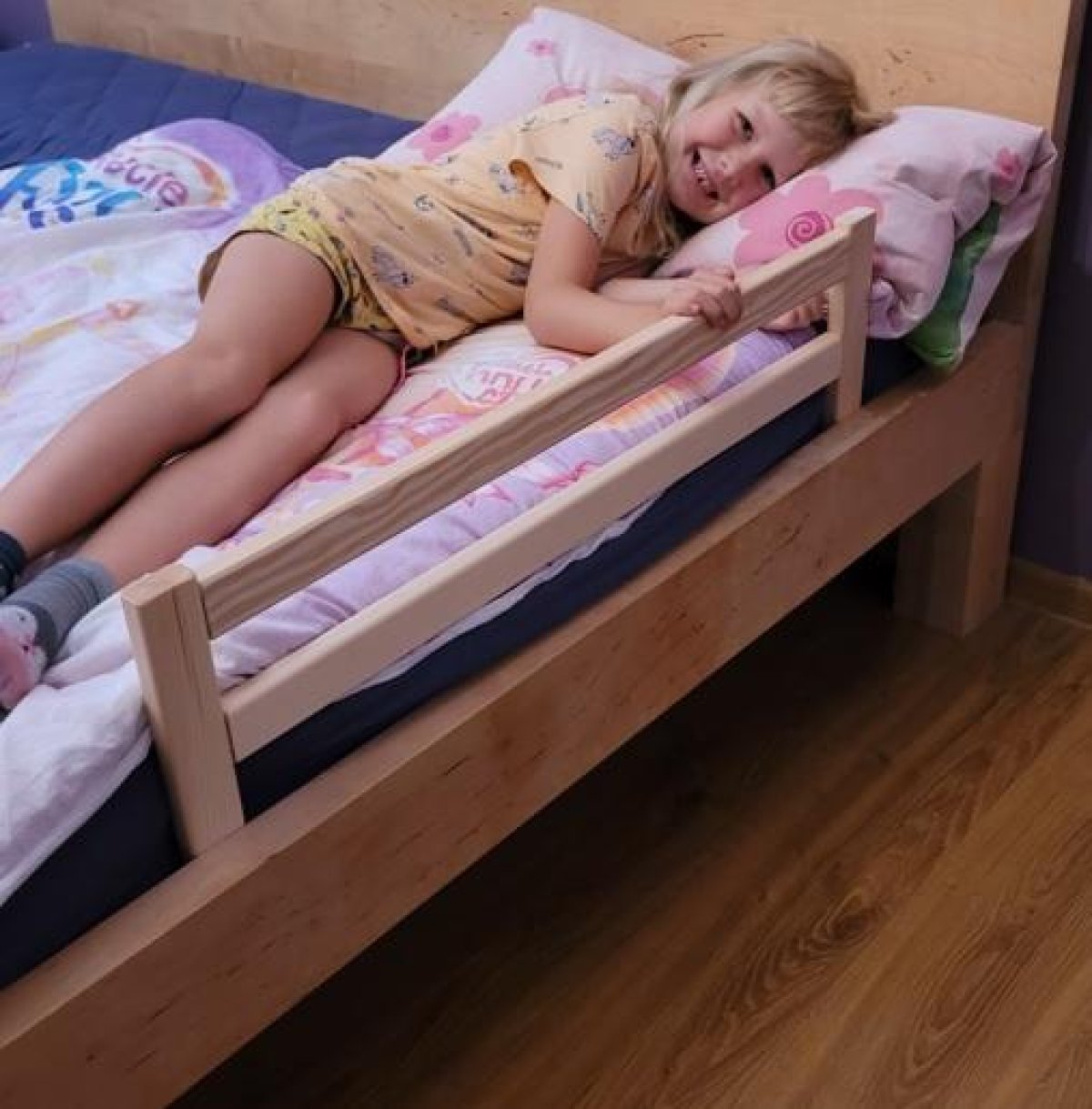 Zásuvná ochranná barierka do postele - 110 cm