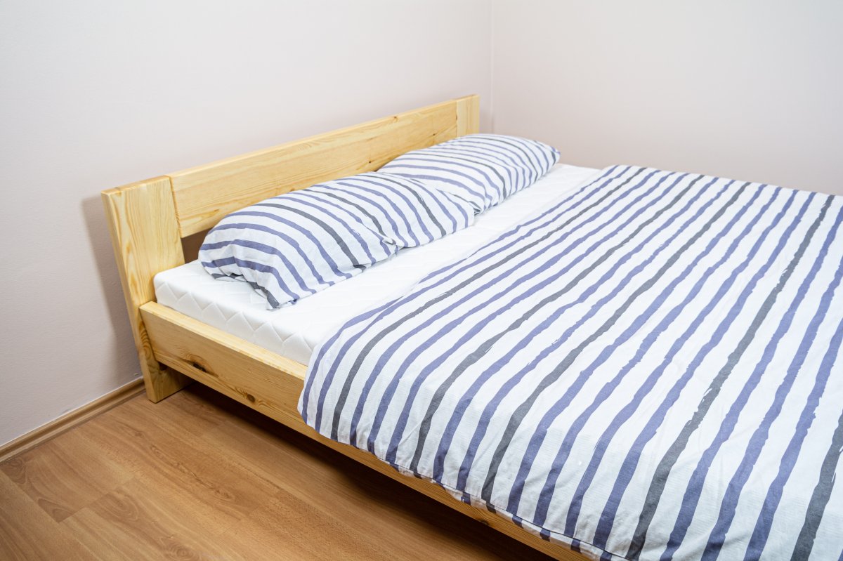 Postel Káťa z masivu borovice 4 cm - 140x200 cm + rošt ZDARMA