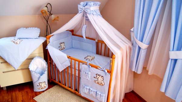 Luxusní vyšívaná souprava 10 dílů - model 403