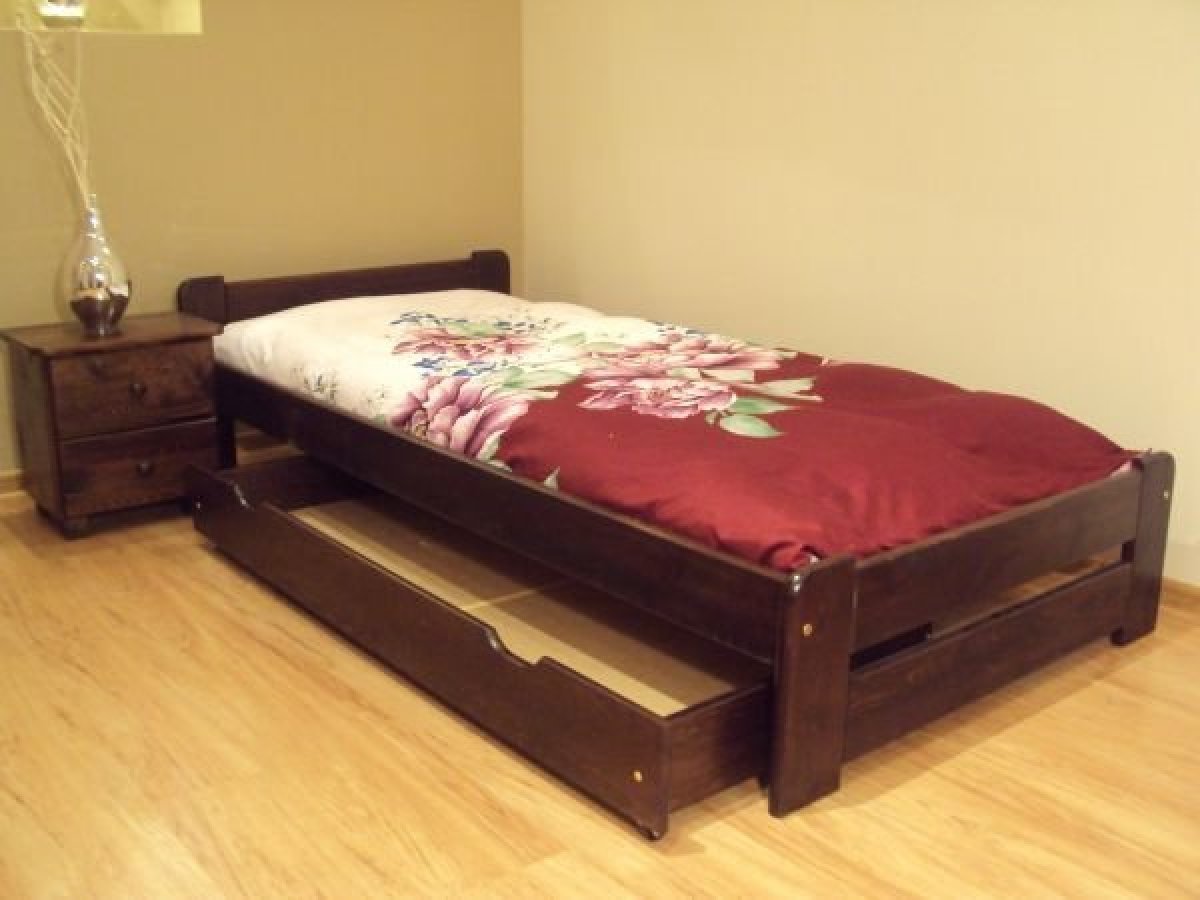 Zvýšená postel Halle 80x200 cm - Ořech + matrace Medical + rošt