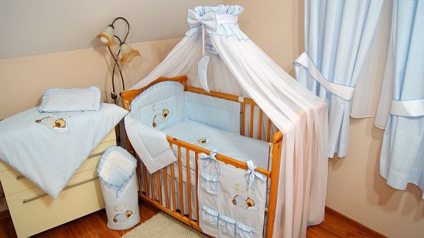 Luxusní vyšívaná souprava 12 dílů - model 503
