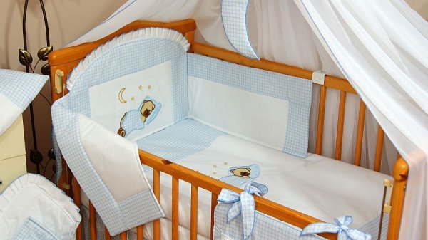 Luxusní vyšívaná sada do postýlky 3-dílná - model 512