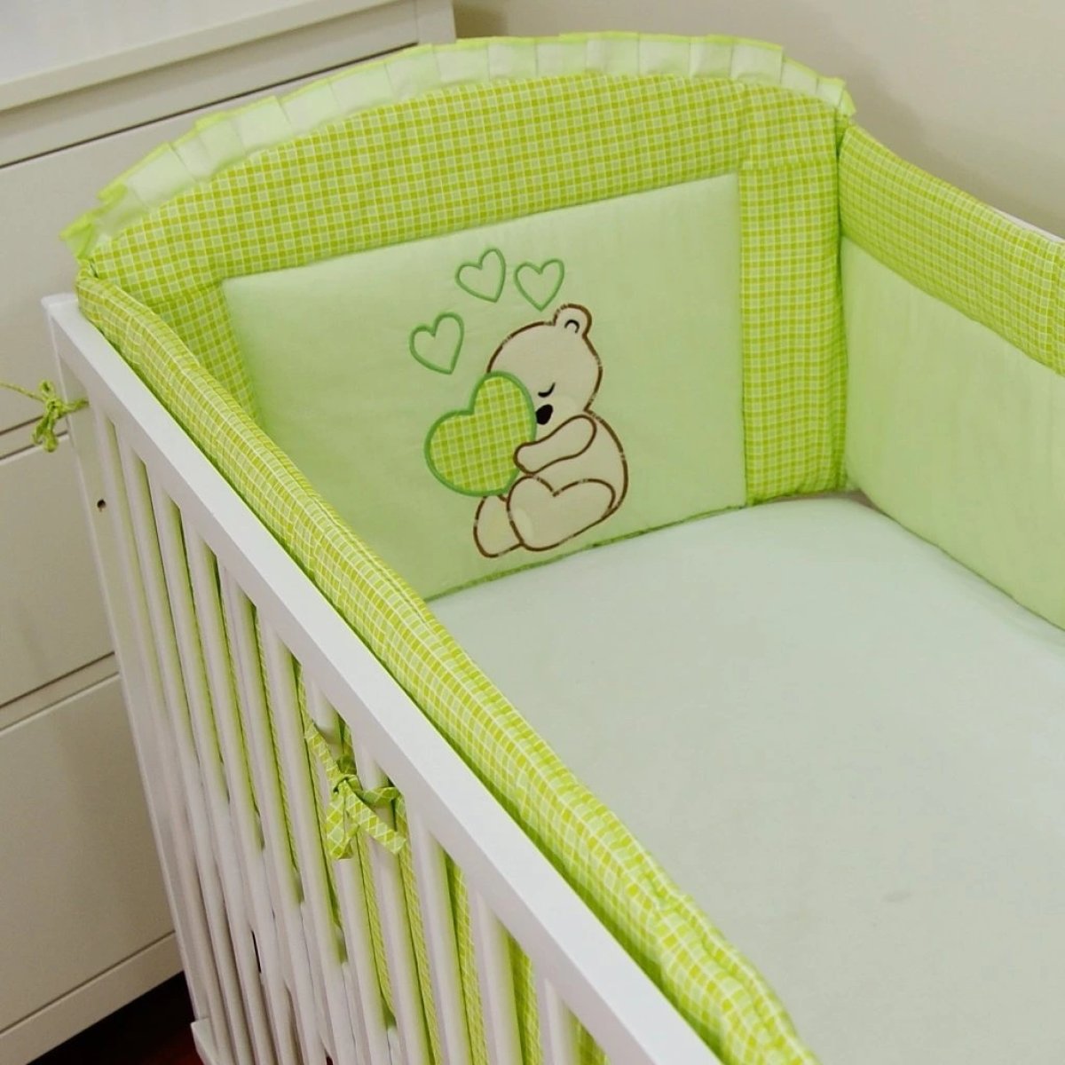 Luxusní vyšívaná souprava 12 dílů - méďa zelené srdce