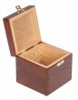 Krabička dřevěná 13,5x13,5x10,7 cm - ořech - zapínání