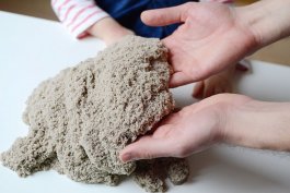 Kinetický písek přírodní 5 kg + kyblík