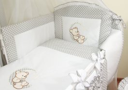 Postýlka + 15-ti dílná luxusní vyšívaná sada šedý měsíček