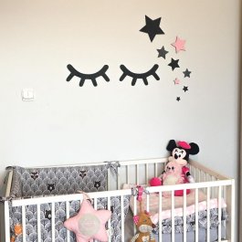 Dřevěná dekorace na zeď - hvězdičky a spící očka - růžová