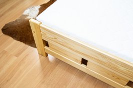 Postel z masivu borovice Mateo 160x200 cm + rošt ZDARMA produkt