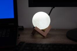 Noční lampička dekorativní 3D ve tvaru měsíce