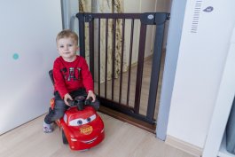 Zábrana PupyHou 76-83 cm kov/dřevo - tmavá produkt